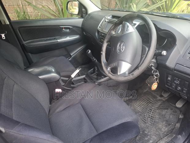 Toyota Hilux 2013 Blue