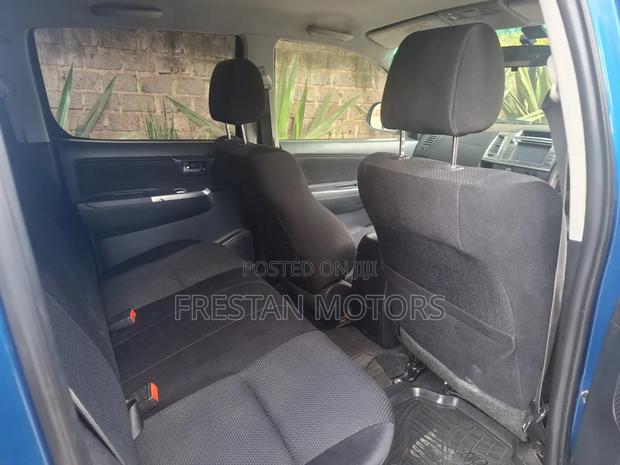 Toyota Hilux 2013 Blue