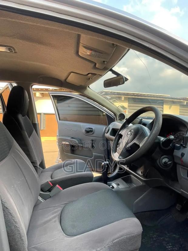 Nissan Advan 2010 Silver