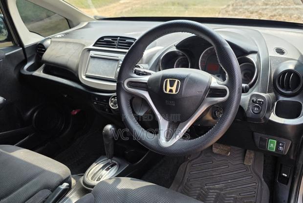 Honda Fit Automatic 2012 Silver