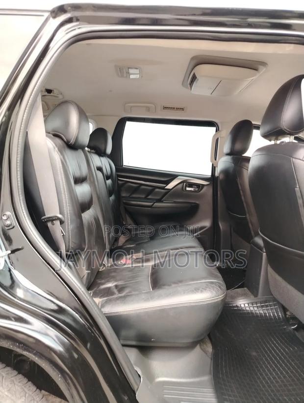 Mitsubishi Pajero Sport 2018 Black
