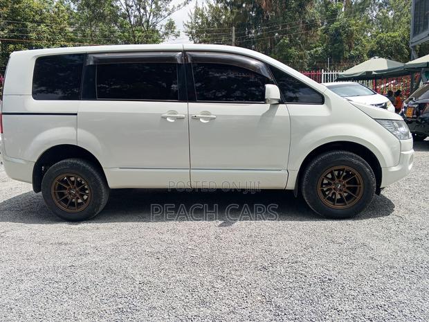 Mitsubishi Delica 2015 White