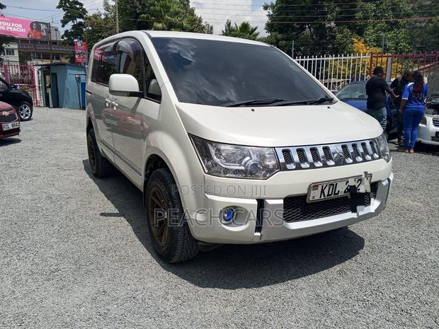 Mitsubishi Delica 2015 White