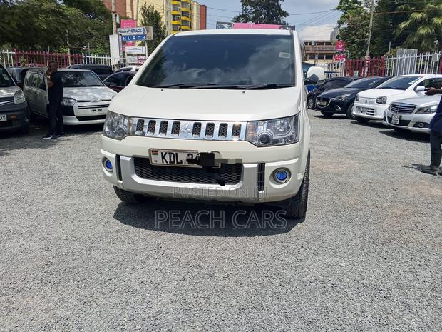 Mitsubishi Delica 2015 White