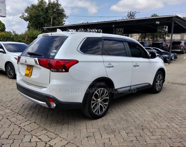 Mitsubishi Outlander 2016 White