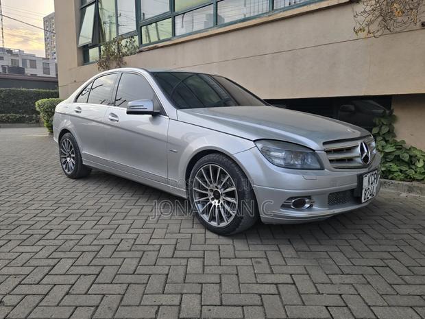 Mercedes-Benz C200 2010 Silver