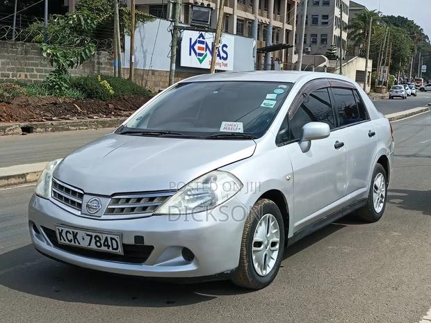 Nissan Tiida 2009 Silver
