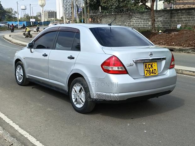 Nissan Tiida 2009 Silver