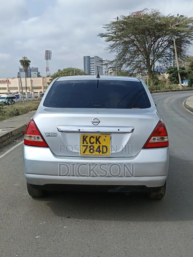 Nissan Tiida 2009 Silver