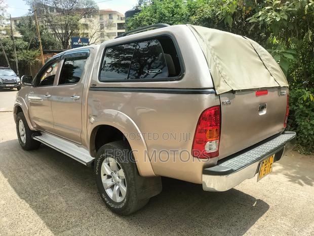 Toyota Hilux 2006 Gold
