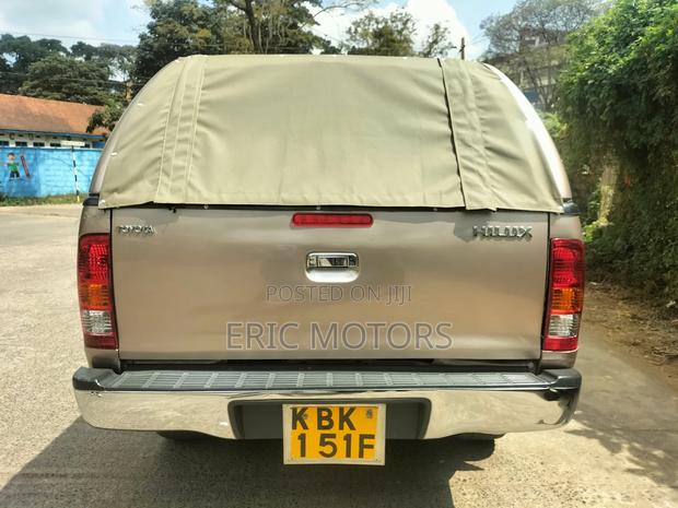 Toyota Hilux 2006 Gold
