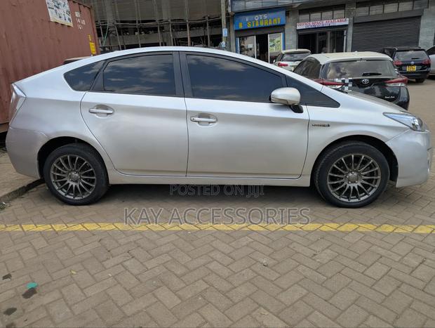 Toyota Prius V 2010 Silver