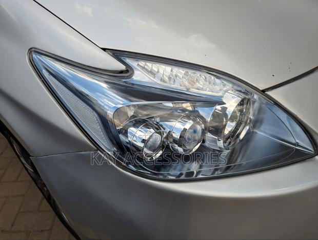 Toyota Prius V 2010 Silver