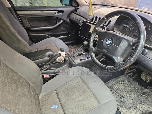 BMW 318i 2005 Silver