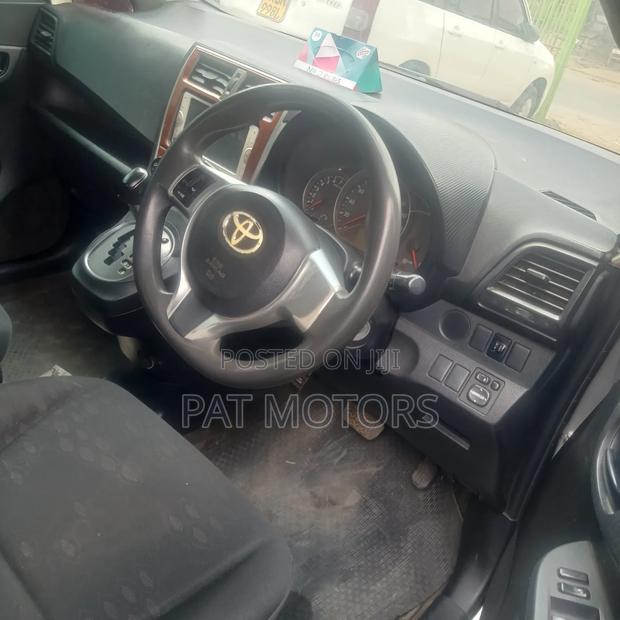 Toyota Ractis 1.3 FWD 2012 Silver