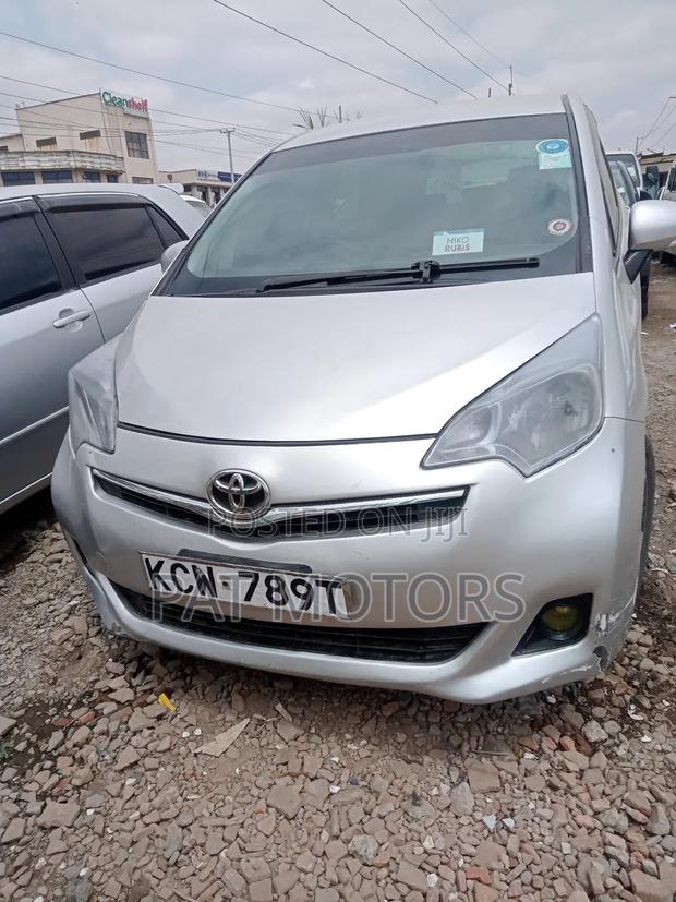 Toyota Ractis 1.3 FWD 2012 Silver