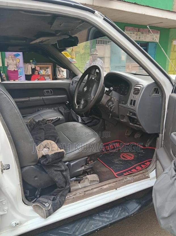 Nissan Hardbody 2002 White
