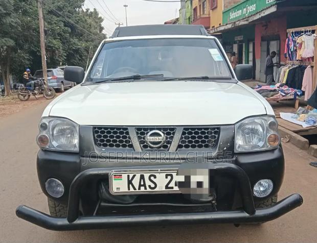 Nissan Hardbody 2002 White