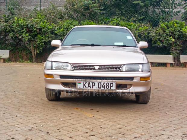 Toyota Corolla 1998 Gold