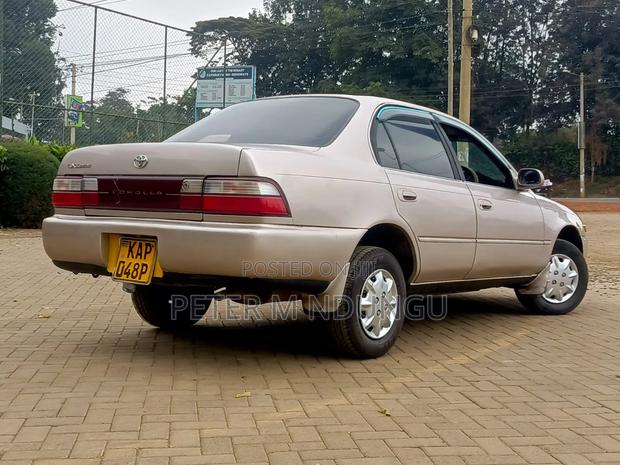 Toyota Corolla 1998 Gold