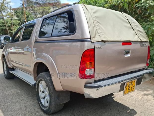 Toyota Hilux 2.5 Cab 2005 Gray