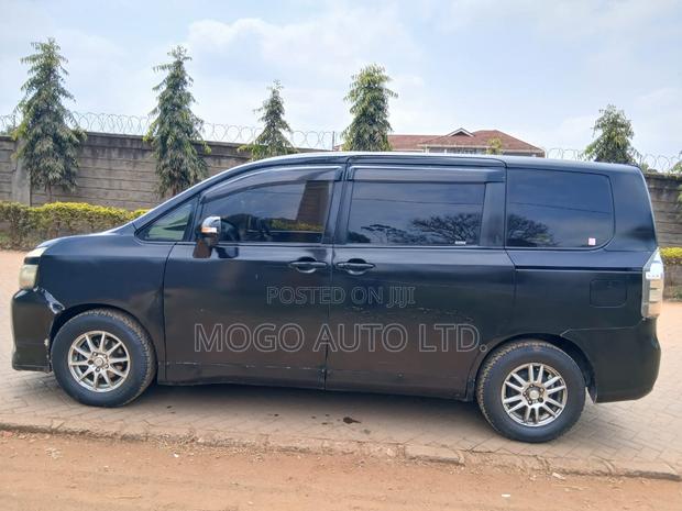 Toyota Voxy 2012 Black