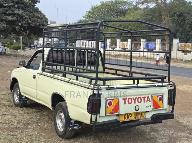 Toyota Hilux 2007 Gold