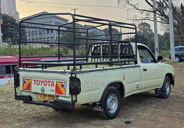 Toyota Hilux 2007 Gold