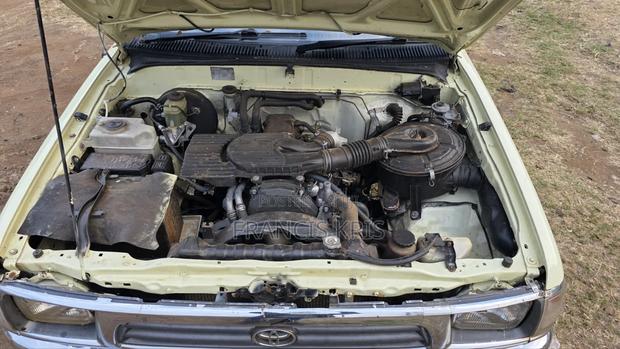 Toyota Hilux 2007 Gold