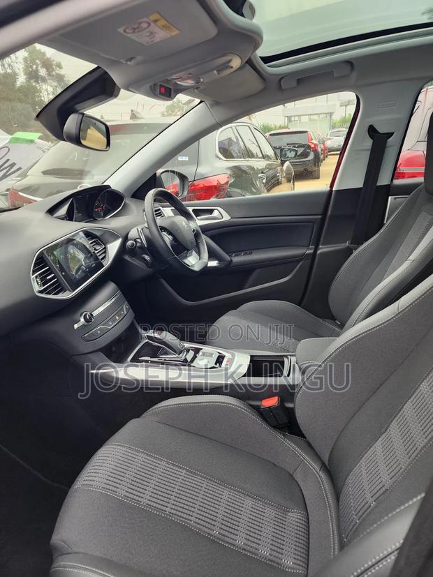 Peugeot 308 2019 Red