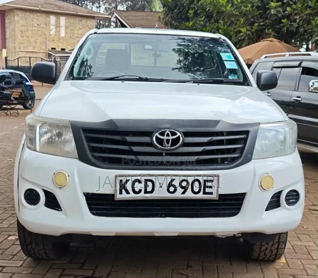 Toyota Hilux 2015 White