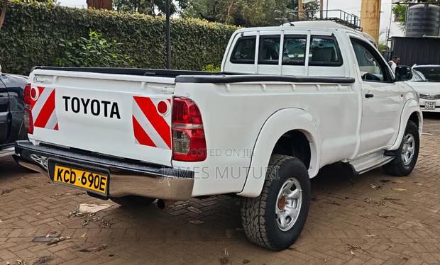 Toyota Hilux 2015 White