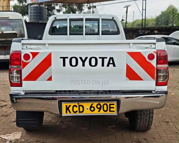 Toyota Hilux 2015 White