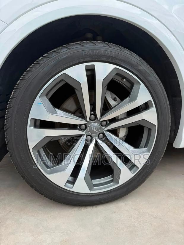 Audi Q8 2021 White