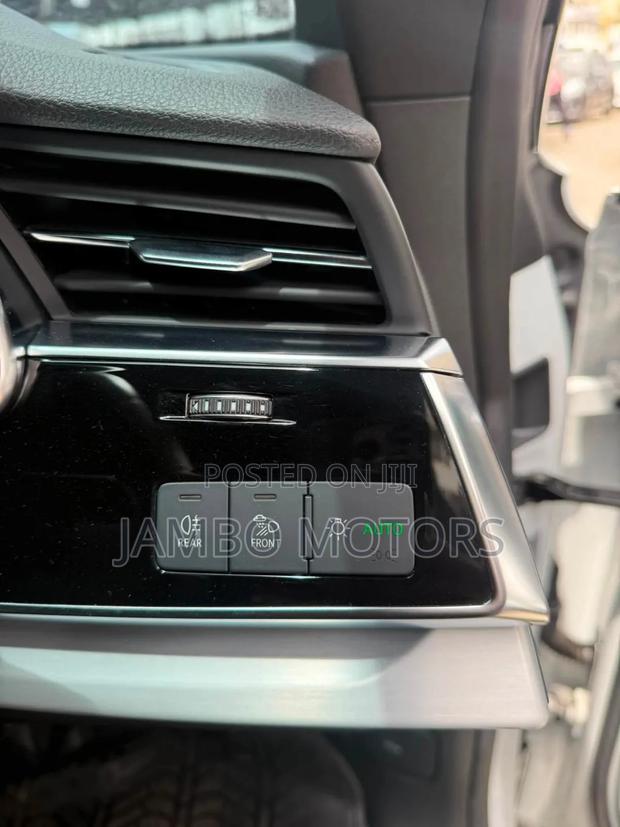 Audi Q8 2021 White