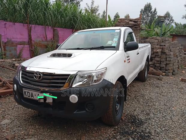 Toyota Hilux 2013 White