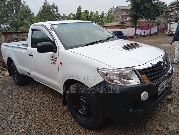 Toyota Hilux 2013 White