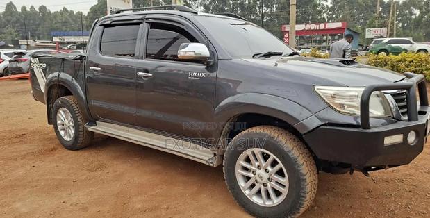 Toyota Hilux 2015 Gray