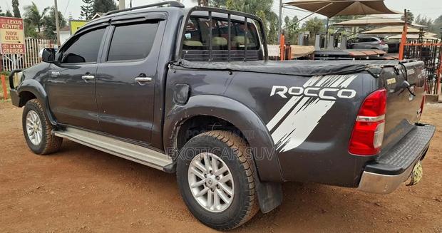 Toyota Hilux 2015 Gray
