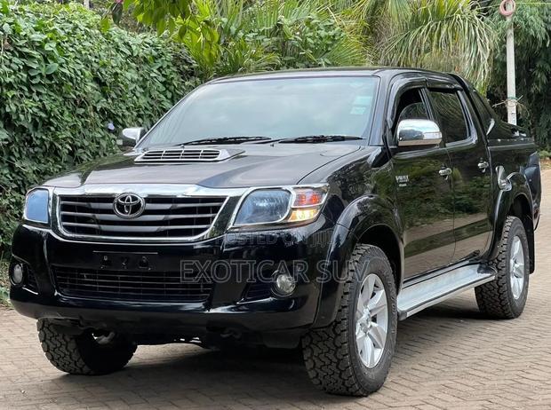 Toyota Hilux 2016 Black