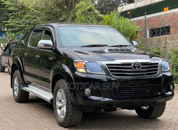 Toyota Hilux 2016 Black