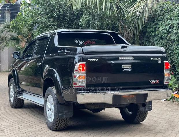 Toyota Hilux 2016 Black