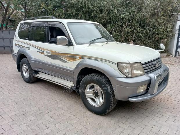Toyota Land Cruiser Prado 2001 Off white