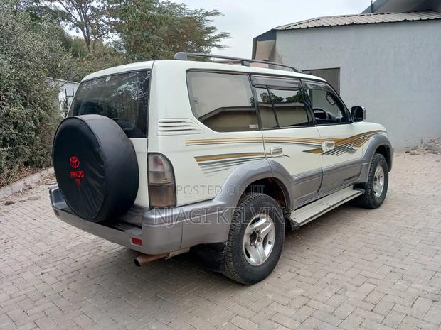 Toyota Land Cruiser Prado 2001 Off white