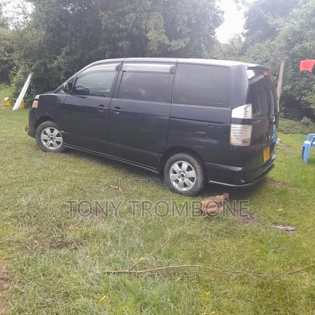 Toyota Voxy X 2WD 8-Seater 2004 Blue