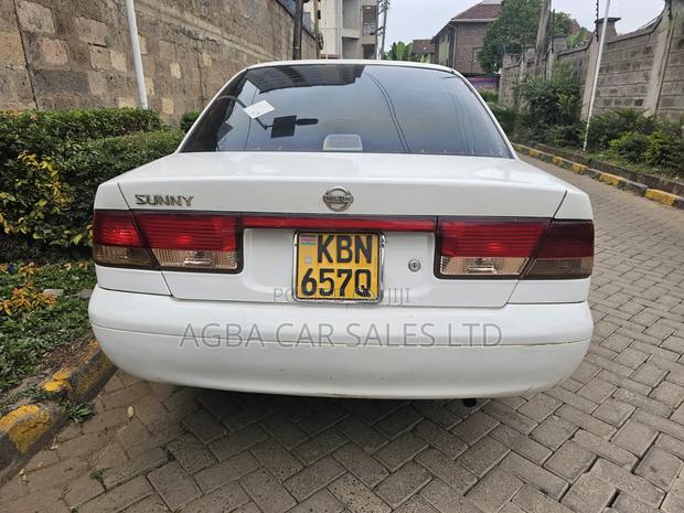 Nissan Bluebird 2002 White