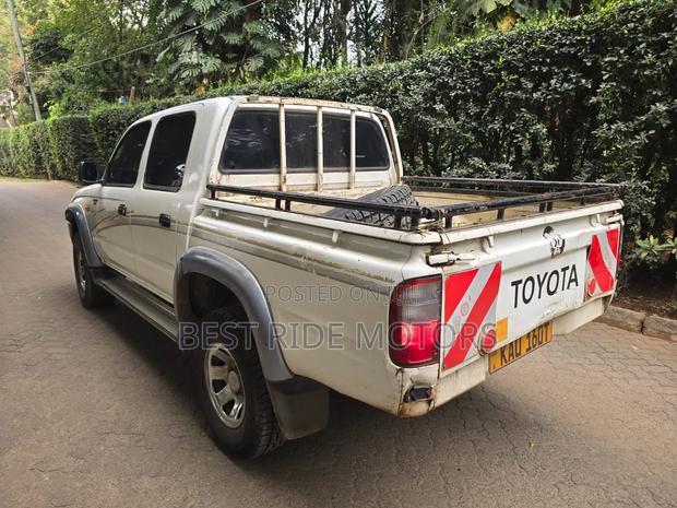 Toyota Hilux 1998 Silver