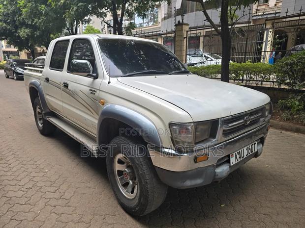 Toyota Hilux 1998 Silver