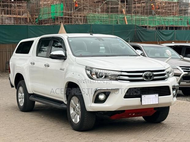 Toyota Hilux 2019 White