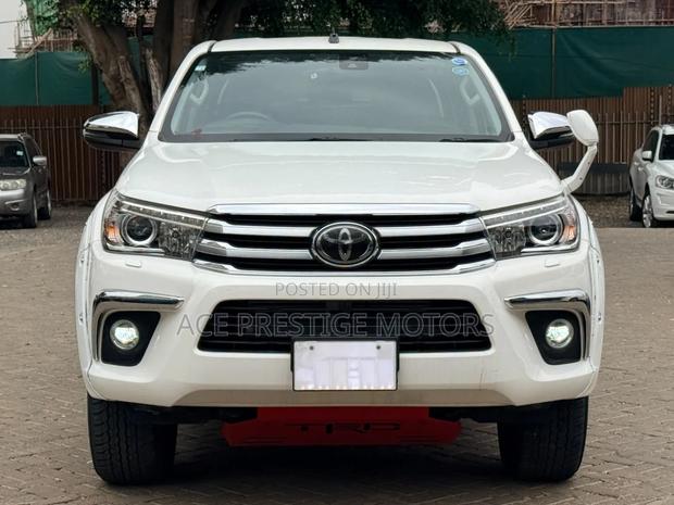 Toyota Hilux 2019 White